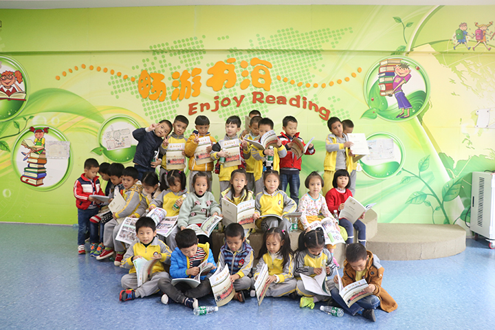 ������Ӣ��ѧУ����չ��С�ν��˶�