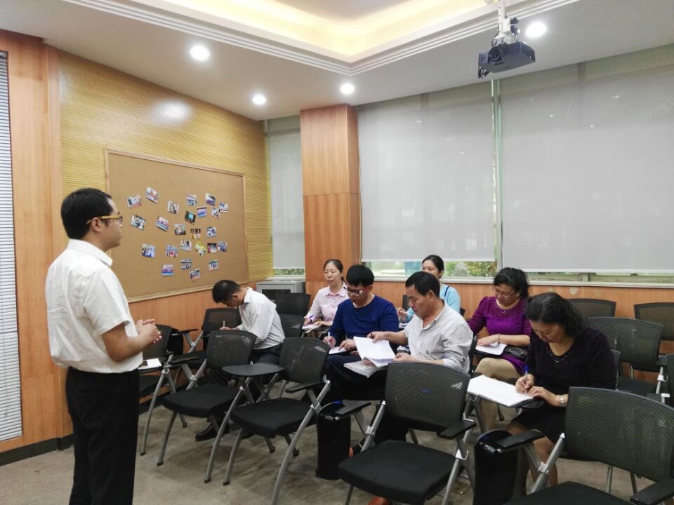 ������Ӣ��ѧУ�봺��ѧУСѧ��������У��������