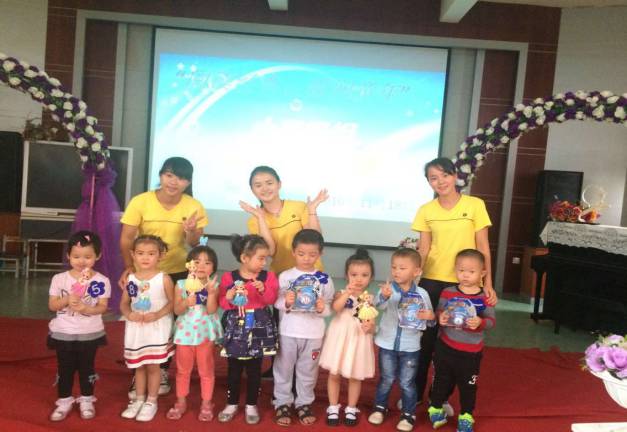 ���Ķ�������������������ͯ�ꡱ С�༶���׶����½���