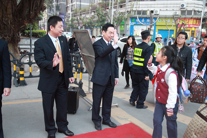 ��ɴ���ӭѧ�� ����Ц����У԰ ����������Ӣ��ʵ��ѧУ��ѧ��ѧ����ѧ�Ӵ�������糱 