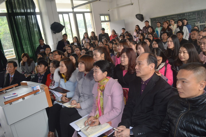 ���Ӱװ� �ý�ѧ����а��������ѧУ����������չϣ�ֽ���ʽ���ܴ���һ���Ӧ����ѵ