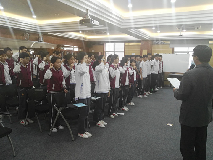 ��Ǳ�����Ǳ����������ս�п���սæ ����������Ӣ��ʵ��ѧ��������չ����ս�п��������ھ�Ǳ�������ⱸ���˶� 