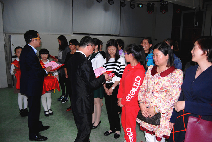 ������Ӣ��ѧУ��������ҳ��幤