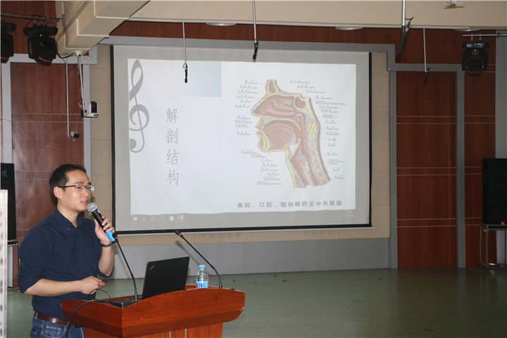 ������Ӣ��ѧУ��ר�ҽ�����������������ɤ��