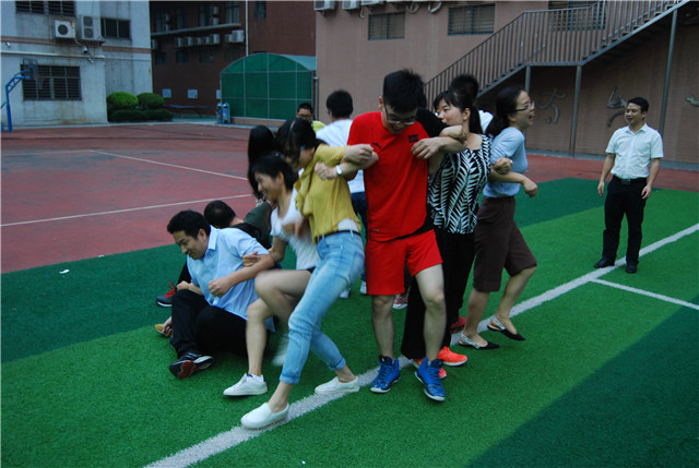 ������Ӣ��ѧУ������ϯ�����˶�