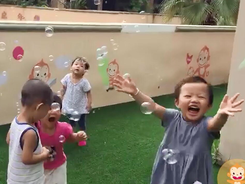 ����Ƴ����ġ��ճ������˶���Ƶ��¼��������һ��Χ�۰�