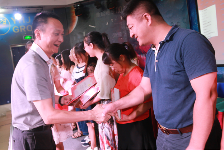 ���Ƚ������Ŷӡ���Ŀ�ġ�����ɫ��������ѧ�ڻ�������������ͼ