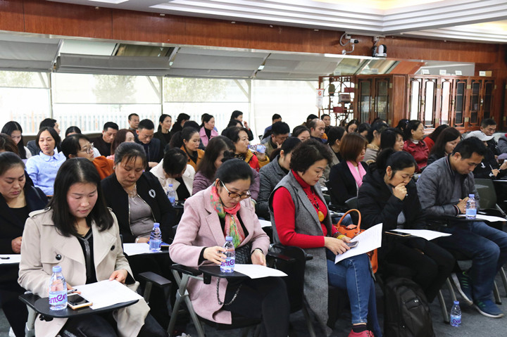  �ɲ�ѧ����ְ������������������������ѧУ��ĩ�ɲ���������������ʵ��չ