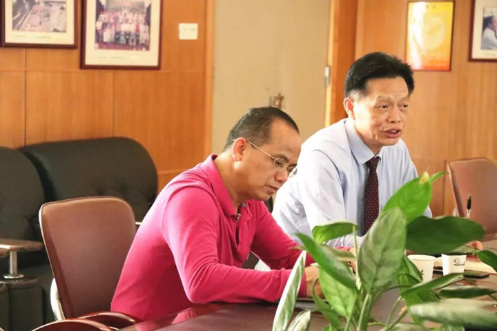 ������ί���²㣬�����������е�����������������������ί���ӵ�������Ӣ�ĵ��м�ʵ