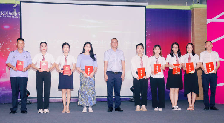 ����ѧУ| ��ϯ��������������ʦ��������