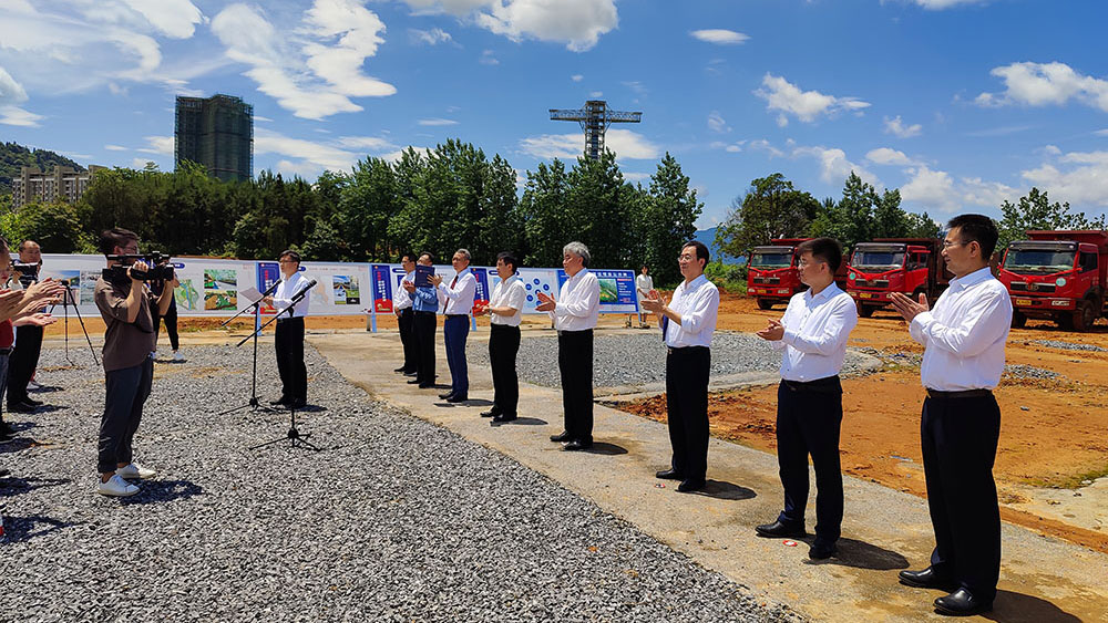 ��һ����������ѵ������Ŀ������ڨ��ʽ�ֳɾ���