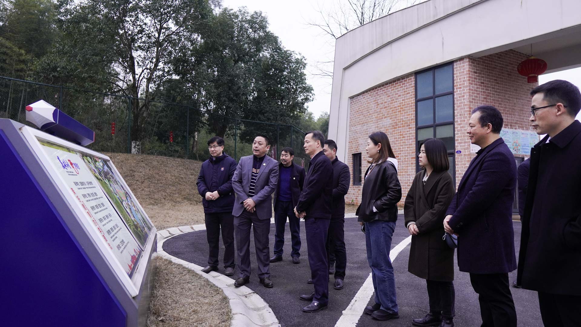 ����ʡפ�����򵼵��г����б�һ����ѧУ����һ����������԰