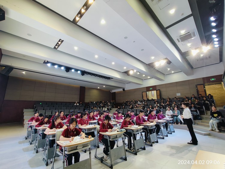 ��������|ѧ���к� ����Ѿ�  ������������һӢ������˶��ڱ�һ����ѧУ����